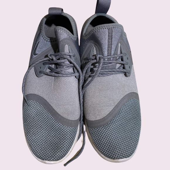 W Nike RUN LUNARCHARGE ESSENTIAL ladies US Sz 7.5 preowned Gray - Picture 4 of 5